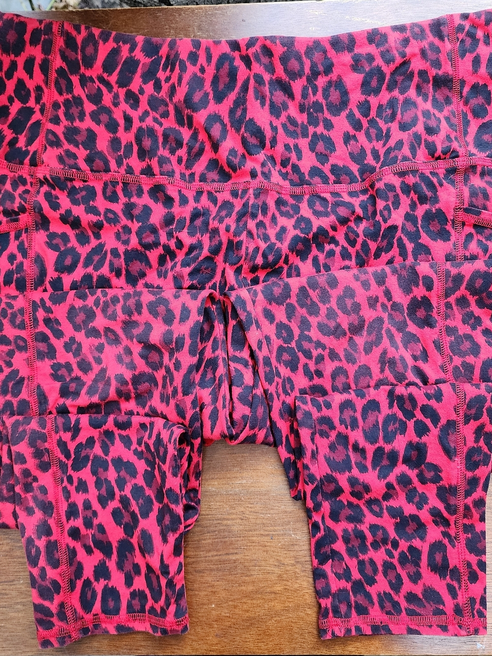 Chico's Red Leopard Print High Waisted Leggings with Side Pockets Size [3R]